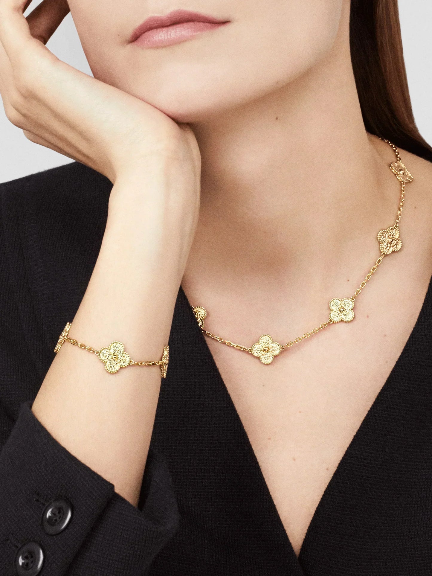 CLOVER | 10-Motif Gold Necklace