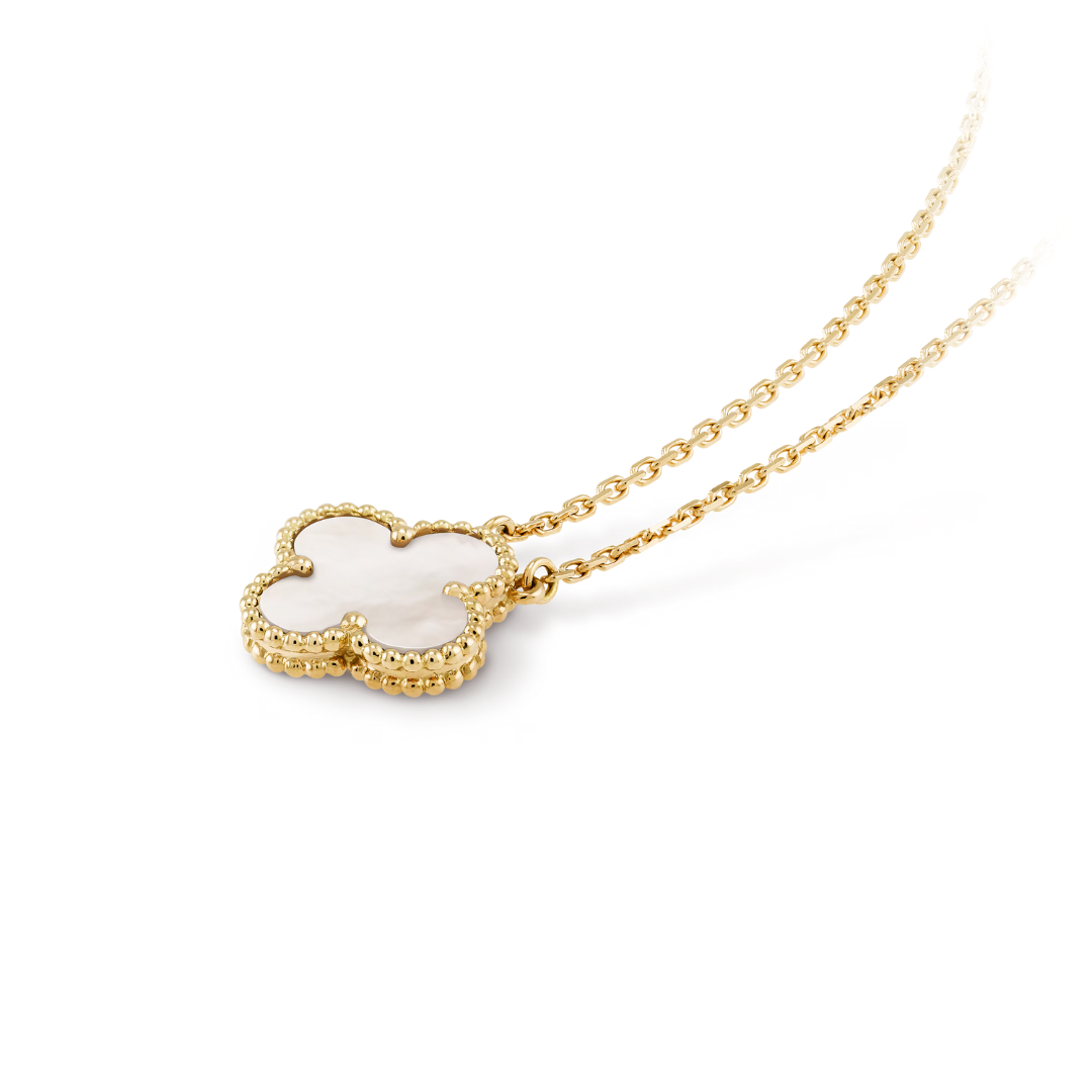 CLOVER White/Gold Necklace – Timeless Elegance for Everyday Style