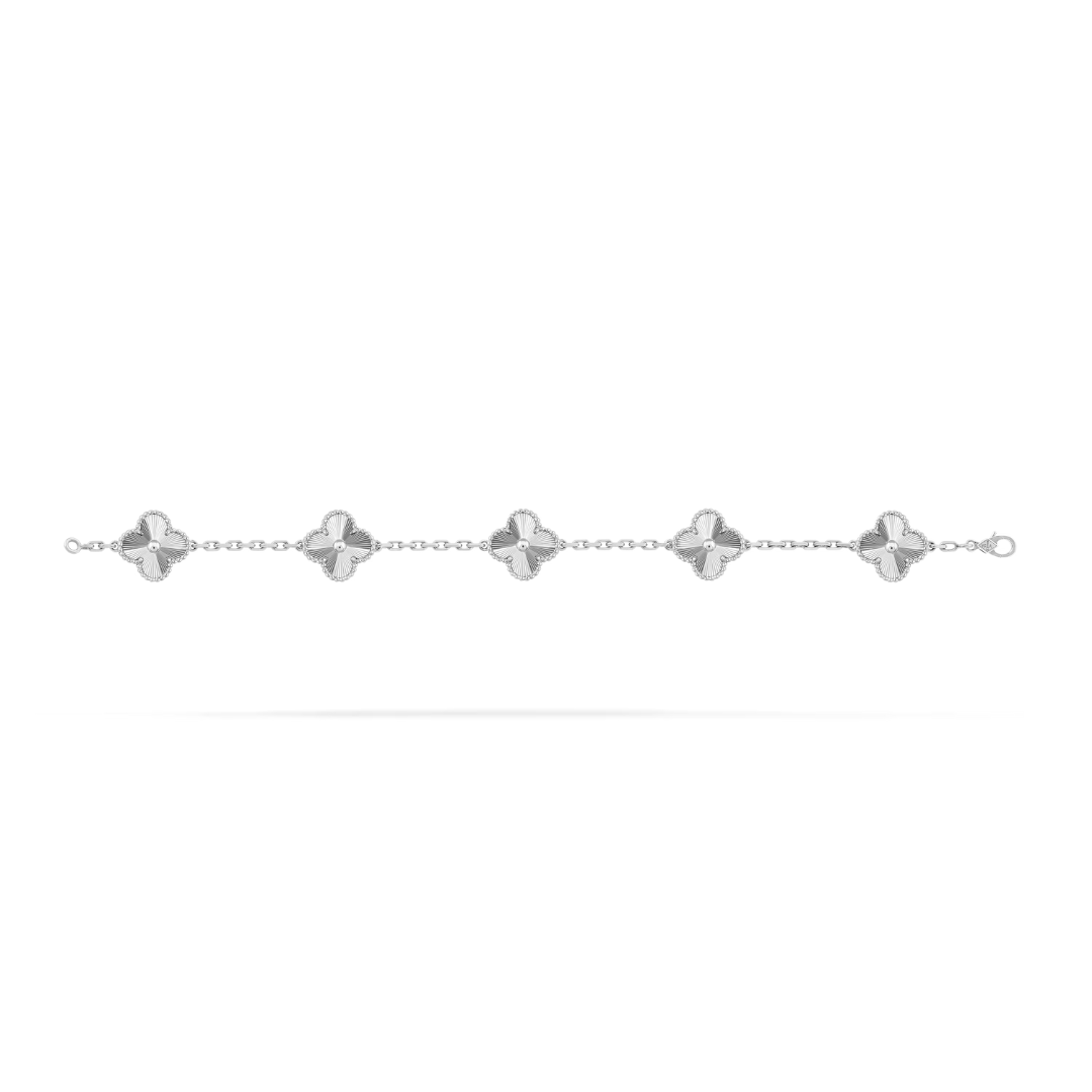 CLOVER Silver Bracelet - Delicate, Timeless Shine