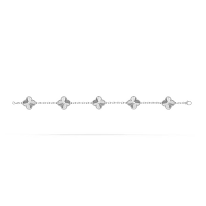 CLOVER Silver Bracelet - Delicate, Timeless Shine
