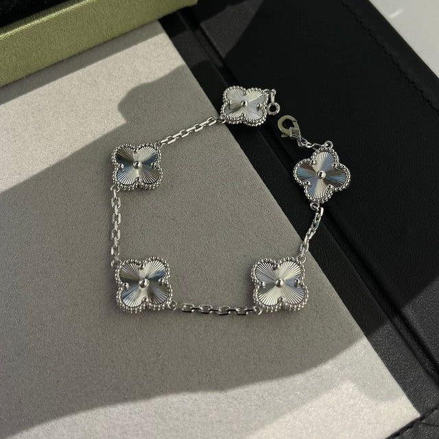 CLOVER Silver Bracelet - Delicate, Timeless Shine