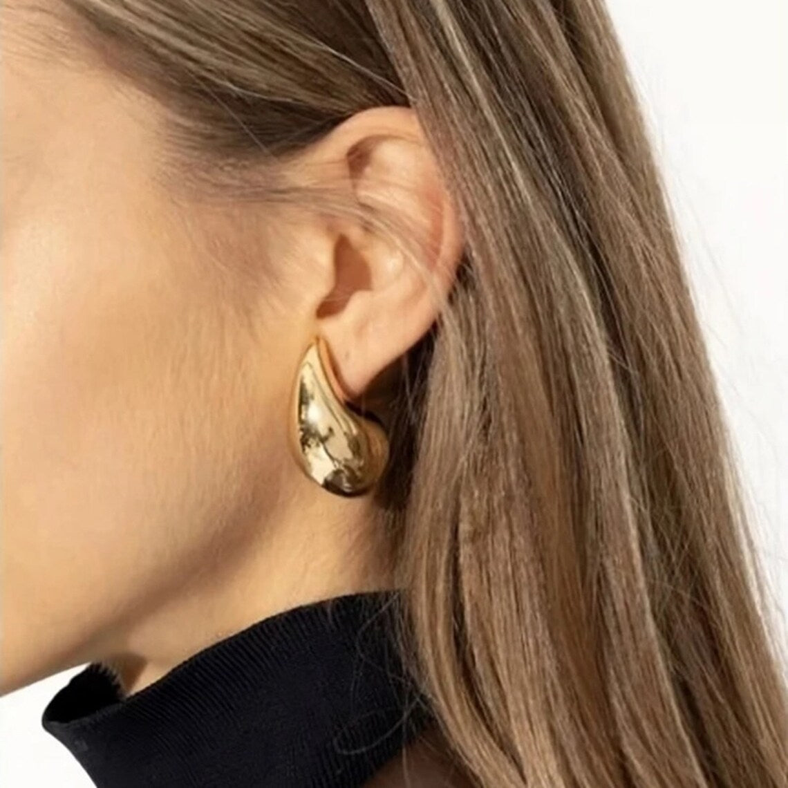 Sandra Teardrop Gold Earrings - Timeless Teardrop Design in Radiant Gold